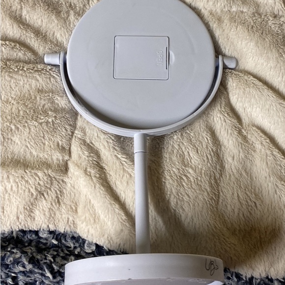 Light up vanity mirror - Picture 2 of 3